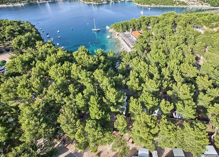 Camping Kamp Vira Pitches