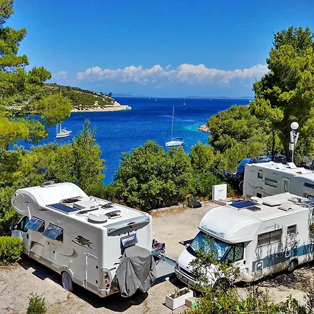 Kamp Vira Pitches Kemp Hvar Town