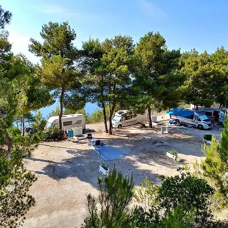 Kamp alanı Kamp Vira Pitches *